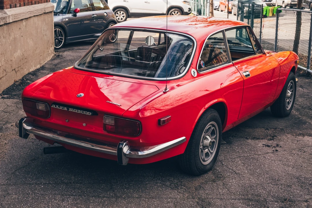 1974 Alfa Romeo 2000 GT Veloce - Image 11 of 31