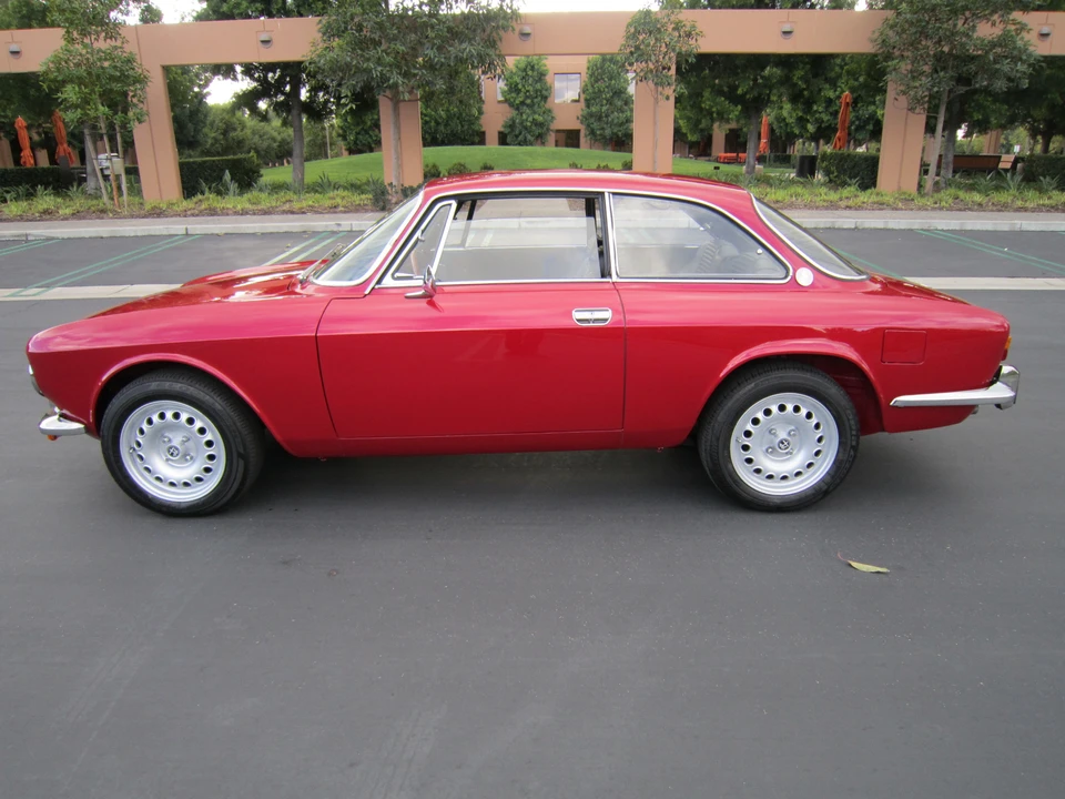 1974 Alfa Romeo 2000 GT Veloce - Image 24 of 31