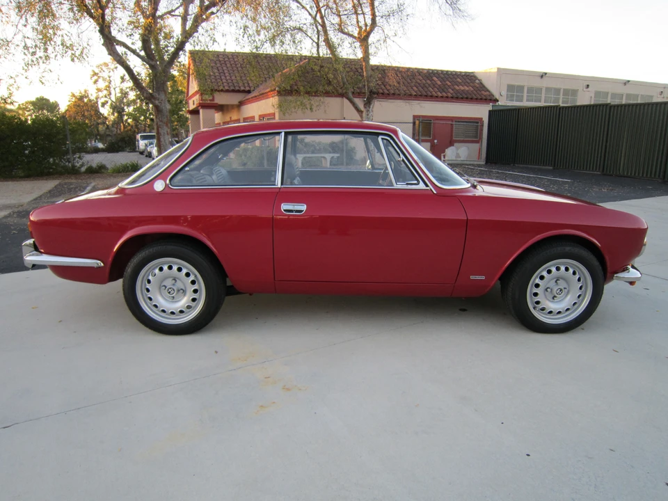 1974 Alfa Romeo 2000 GT Veloce - Image 16 of 31