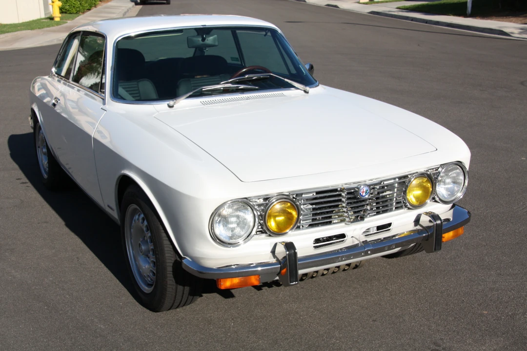 1974 Alfa Romeo 2000 GT Veloce - Image 14 of 31