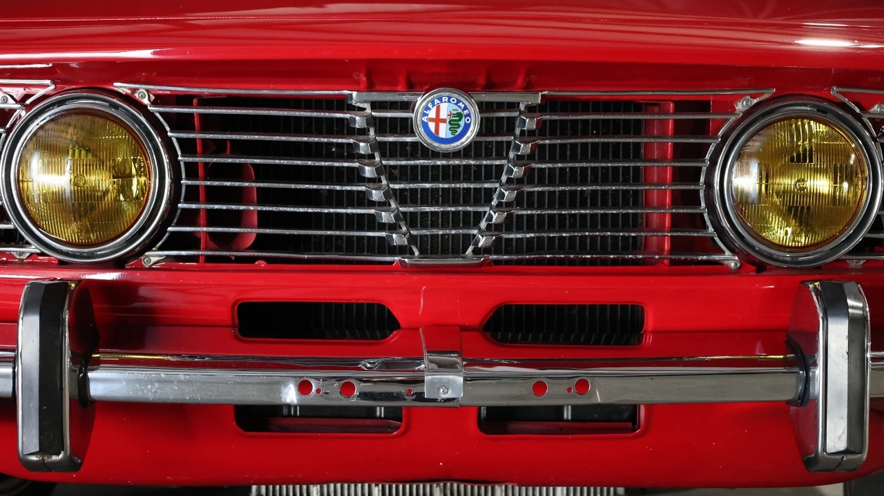 1974 Alfa Romeo 2000 GT Veloce - Image 11 of 21