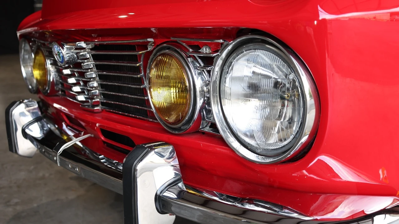 1974 Alfa Romeo 2000 GT Veloce - Image 19 of 21