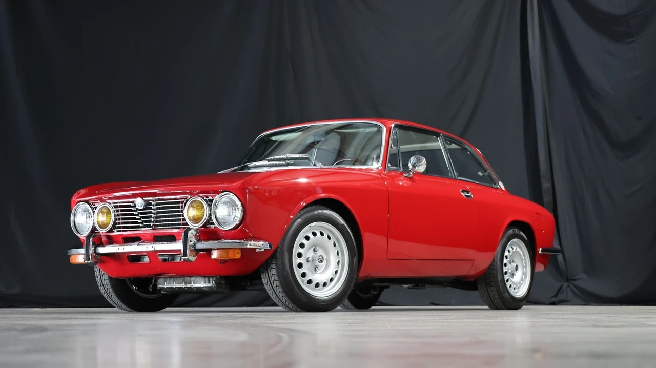 1974 Alfa Romeo 2000 GT Veloce - Image 9 of 21