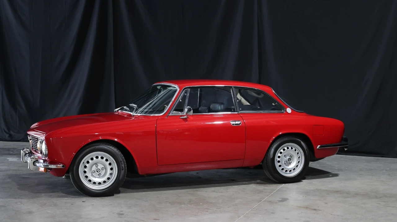 1974 Alfa Romeo 2000 GT Veloce - Image 8 of 21