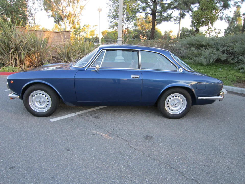 1974 Alfa Romeo 2000 GT Veloce - Image 12 of 31