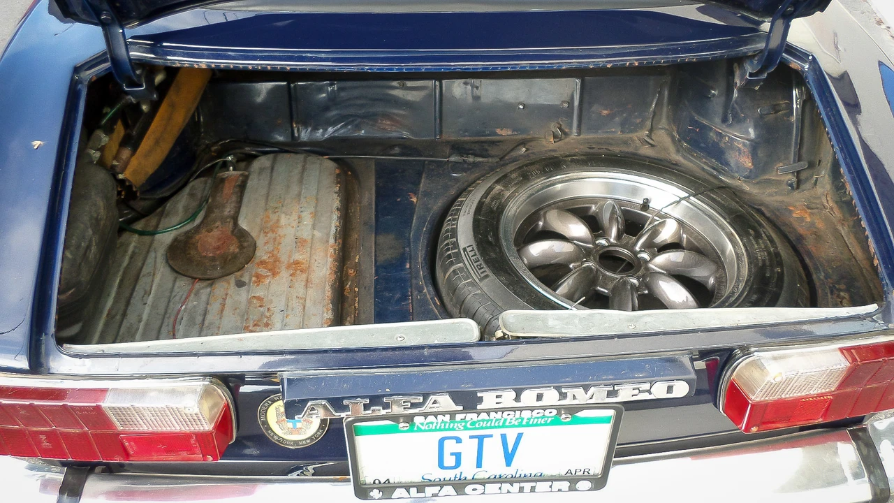 1974 Alfa Romeo 2000 GT Veloce - Image 29 of 31