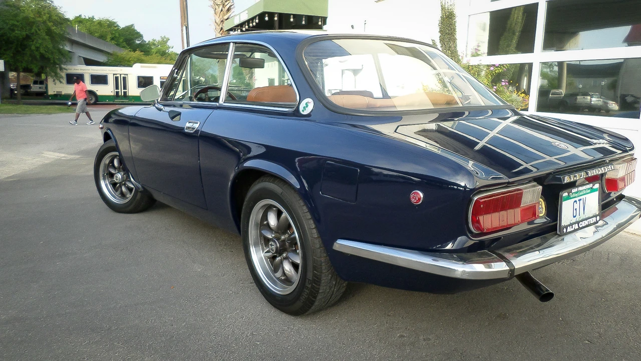 1974 Alfa Romeo 2000 GT Veloce - Image 13 of 31
