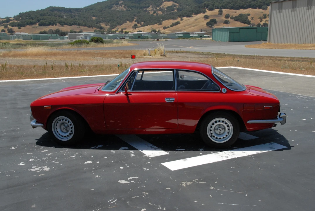 1974 Alfa Romeo 2000 GT Veloce - Image 2 of 31