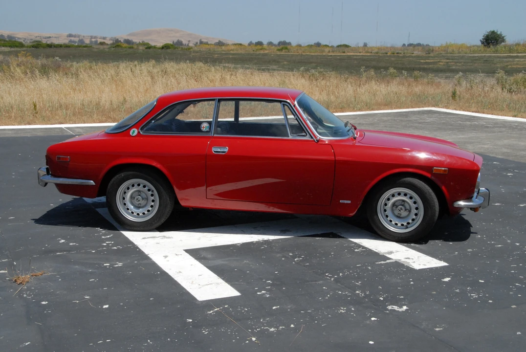 1974 Alfa Romeo 2000 GT Veloce - Image 10 of 31