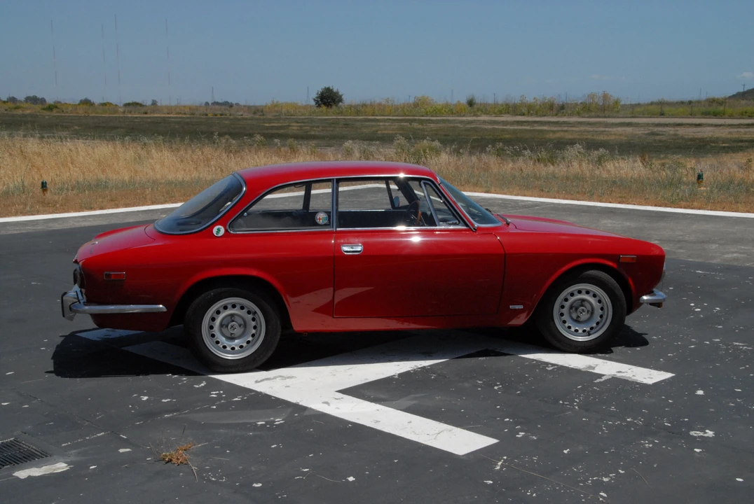 1974 Alfa Romeo 2000 GT Veloce - Image 11 of 31