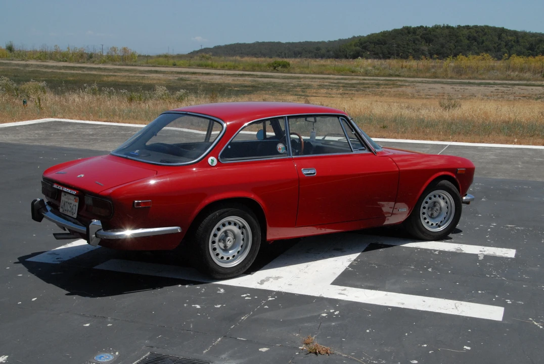 1974 Alfa Romeo 2000 GT Veloce - Image 13 of 31