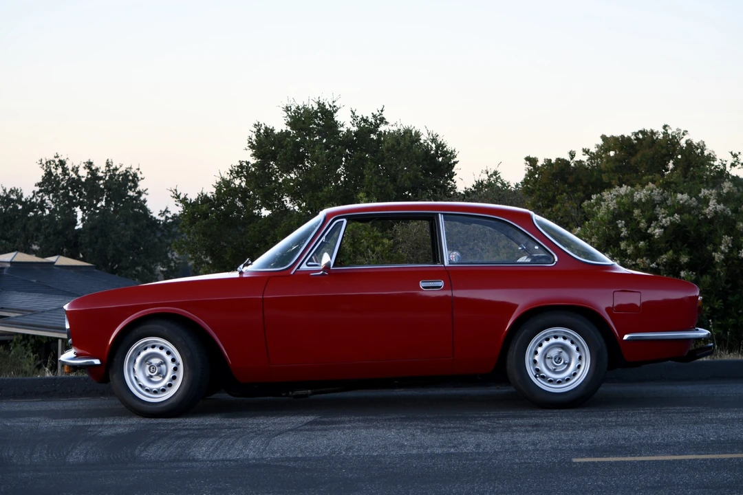 1974 Alfa Romeo 2000 GT Veloce - Image 17 of 31