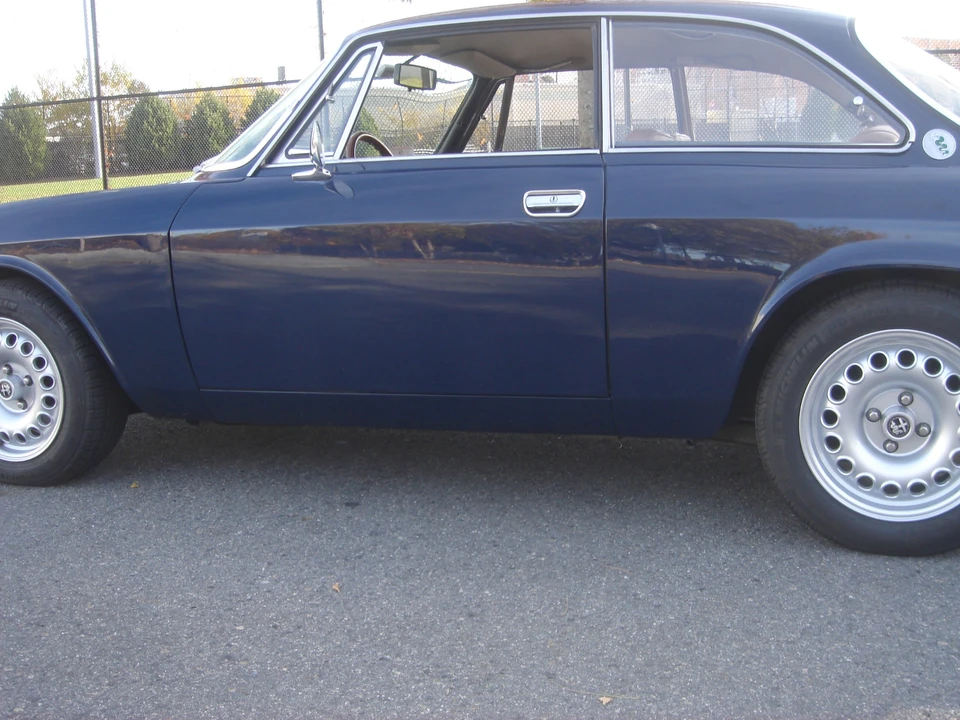 1974 Alfa Romeo 2000 GT Veloce - Image 10 of 31