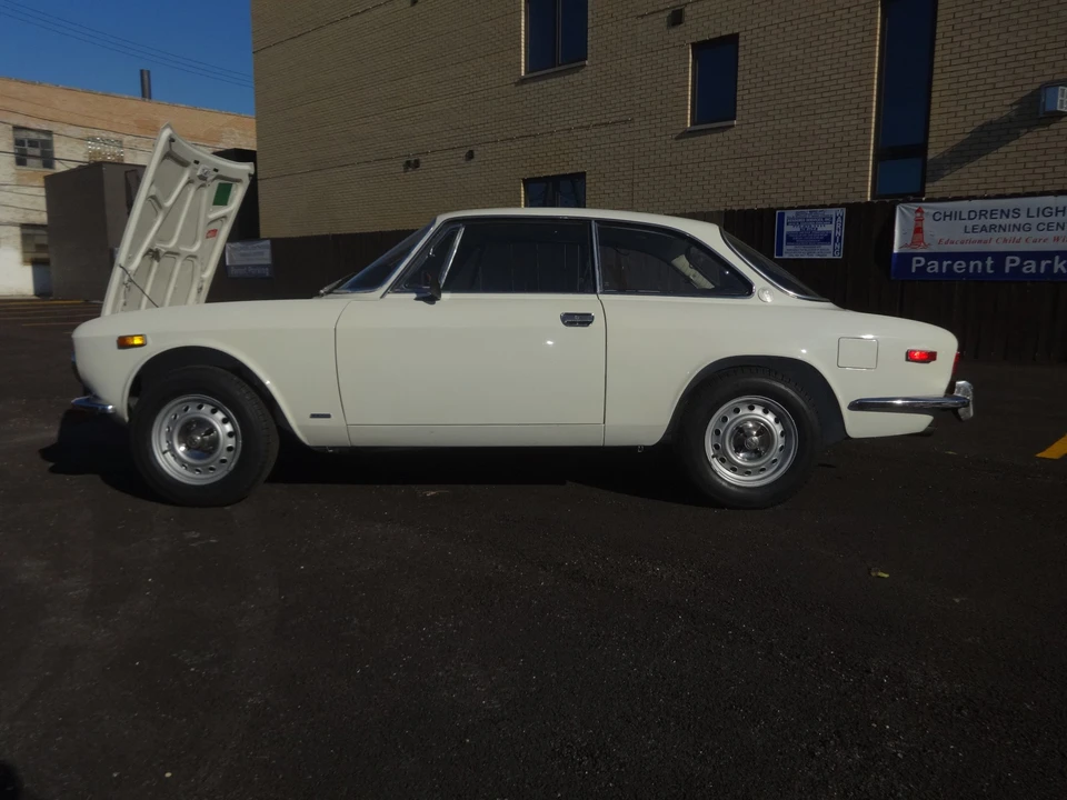 1974 Alfa Romeo 2000 GT Veloce - Image 3 of 31