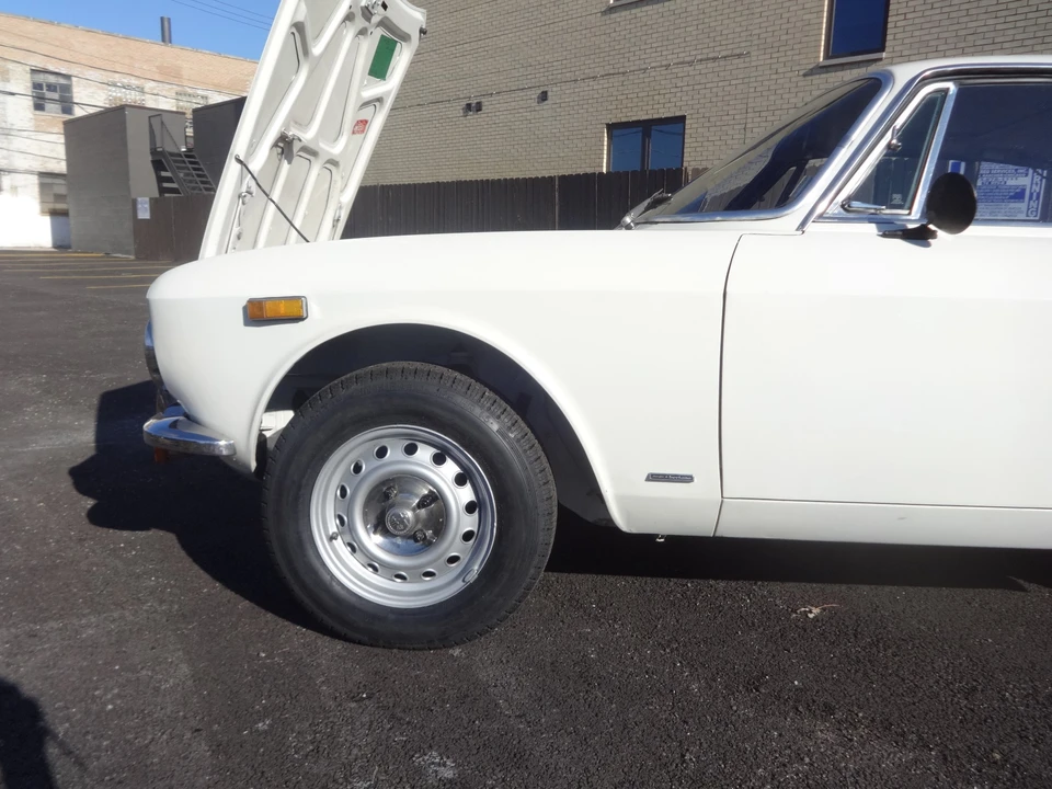 1974 Alfa Romeo 2000 GT Veloce - Image 12 of 31