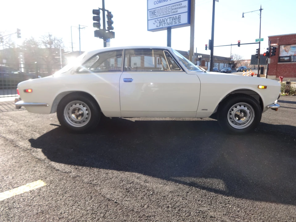 1974 Alfa Romeo 2000 GT Veloce - Image 8 of 31