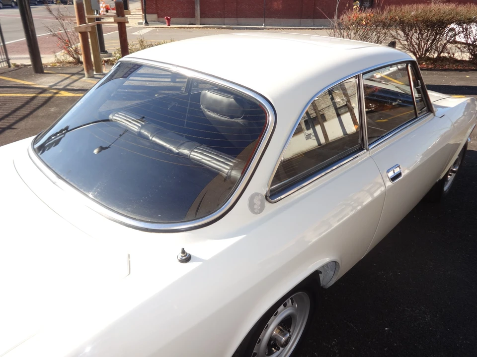 1974 Alfa Romeo 2000 GT Veloce - Image 17 of 31