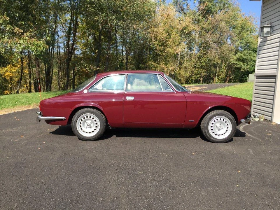1974 Alfa Romeo 2000 GT Veloce - Image 4 of 31