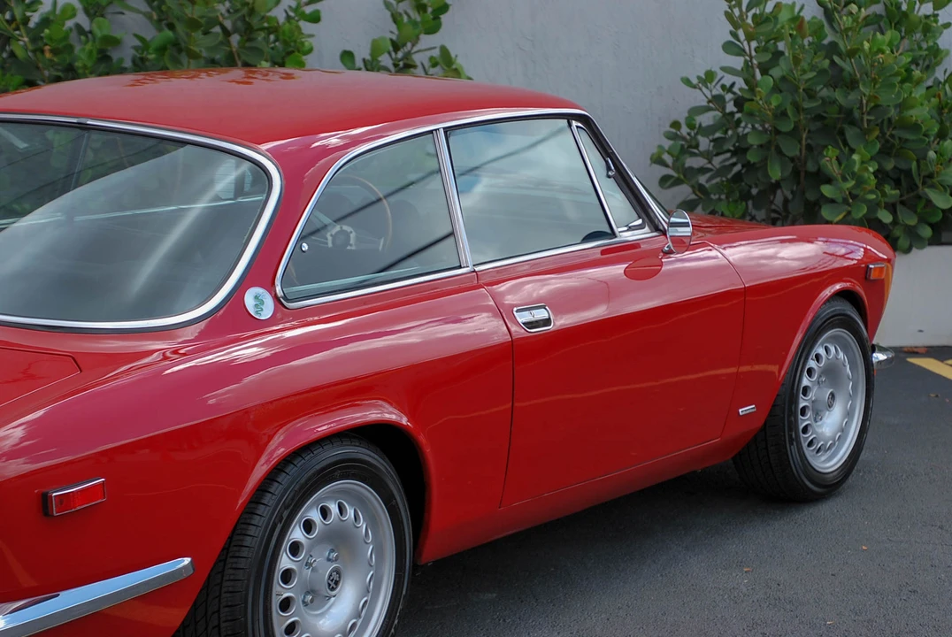 1974 Alfa Romeo 2000 GT Veloce - Image 24 of 31