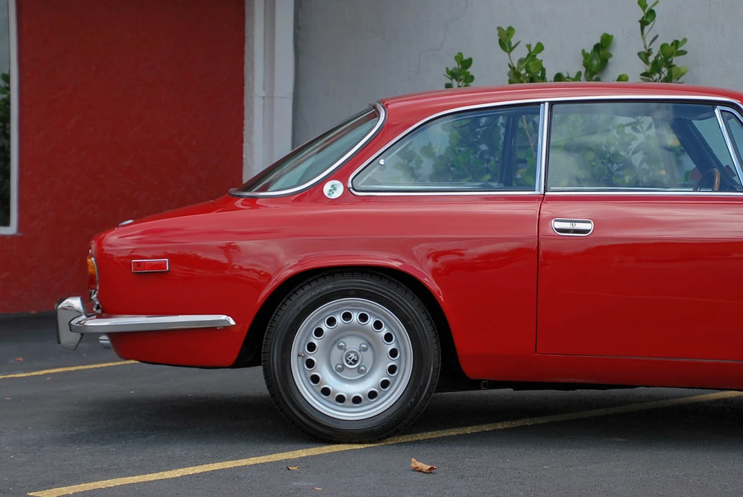 1974 Alfa Romeo 2000 GT Veloce - Image 13 of 31