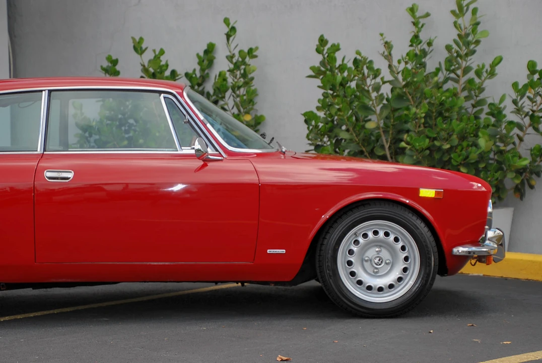 1974 Alfa Romeo 2000 GT Veloce - Image 16 of 31