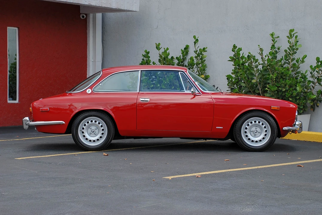 1974 Alfa Romeo 2000 GT Veloce - Image 12 of 31