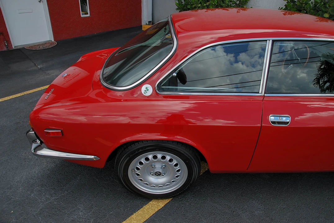 1974 Alfa Romeo 2000 GT Veloce - Image 14 of 31