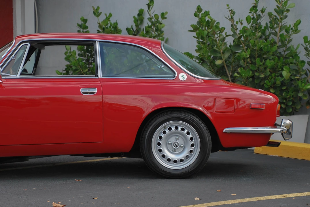 1974 Alfa Romeo 2000 GT Veloce - Image 11 of 31