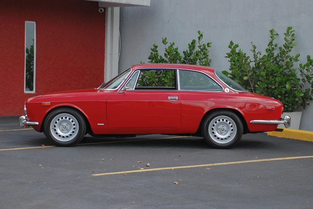 1974 Alfa Romeo 2000 GT Veloce - Image 6 of 31