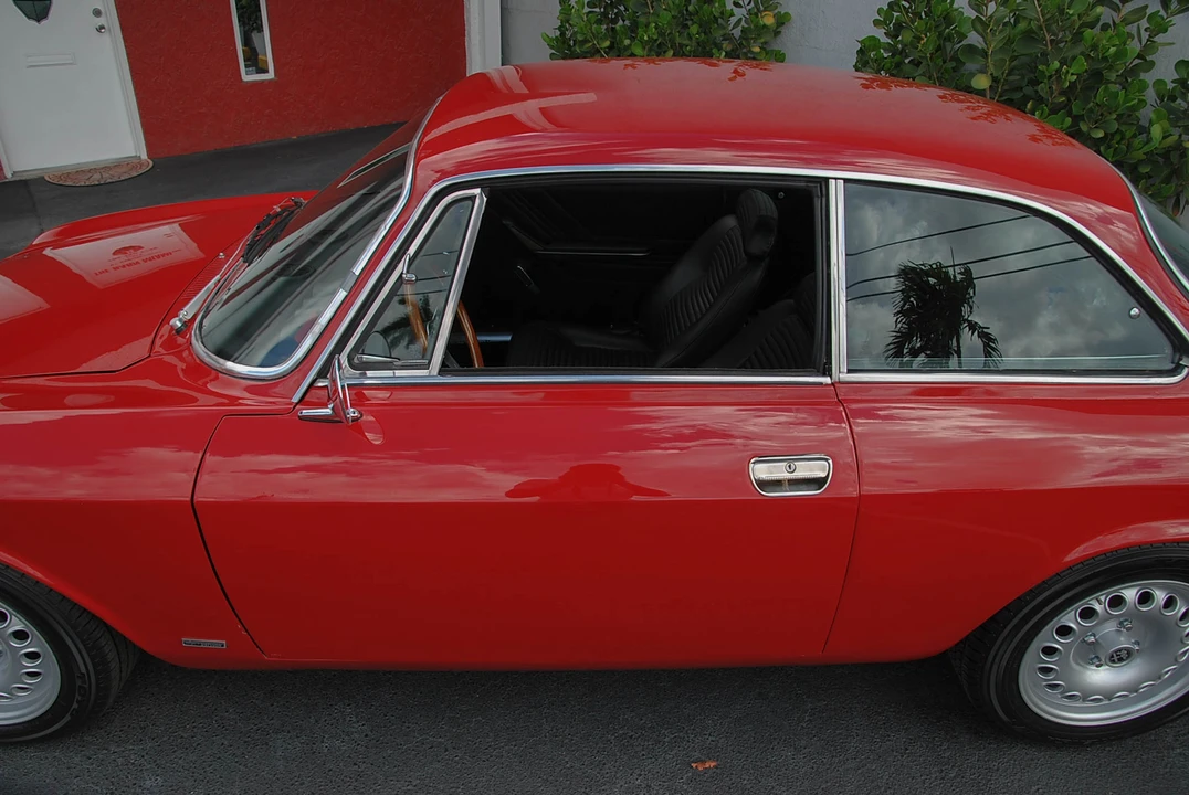 1974 Alfa Romeo 2000 GT Veloce - Image 9 of 31