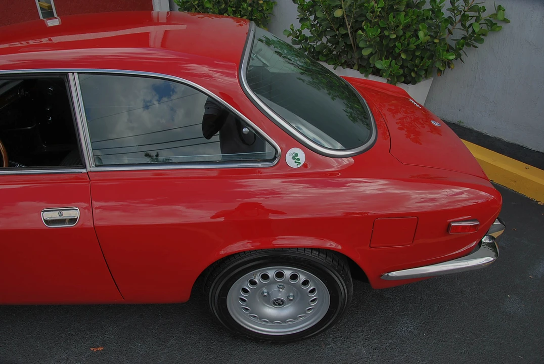 1974 Alfa Romeo 2000 GT Veloce - Image 10 of 31