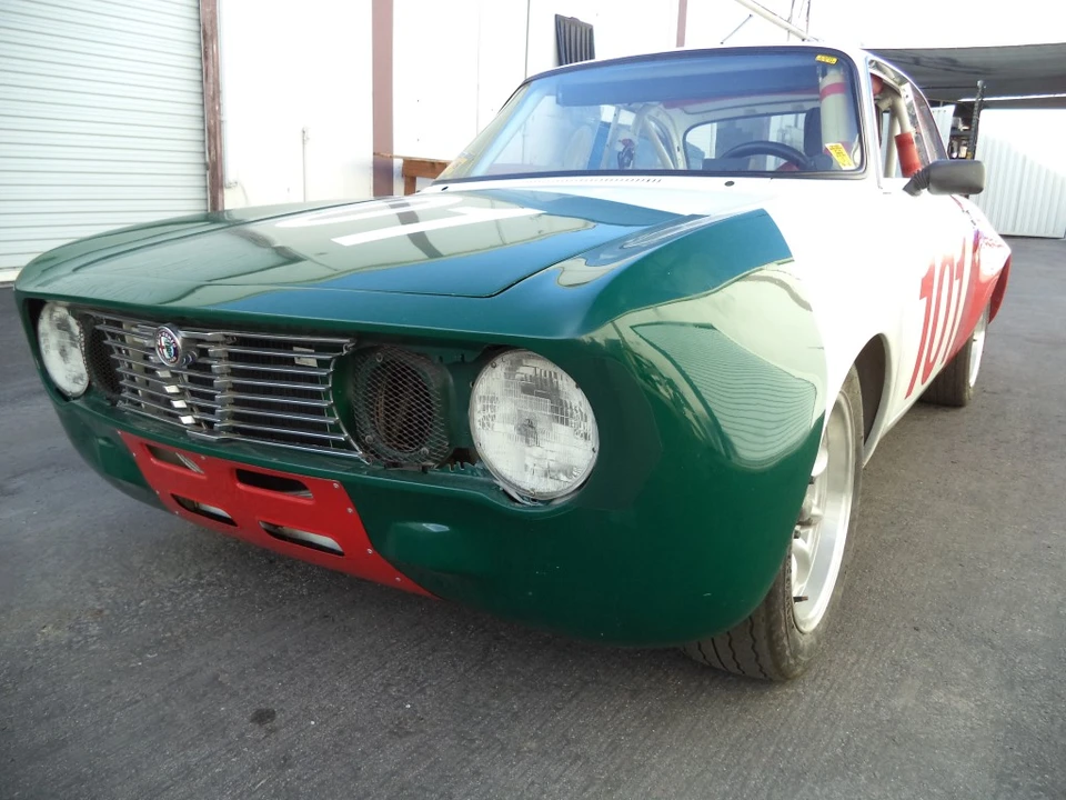 1974 Alfa Romeo 2000 GT Veloce - Image 2 of 31