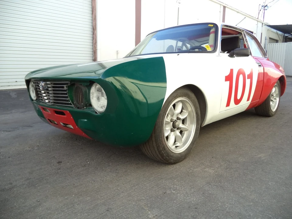 1974 Alfa Romeo 2000 GT Veloce - Image 4 of 31