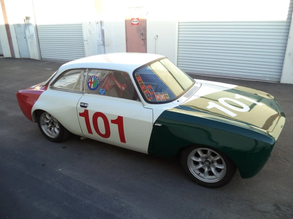 1974 Alfa Romeo 2000 GT Veloce - Image 11 of 31