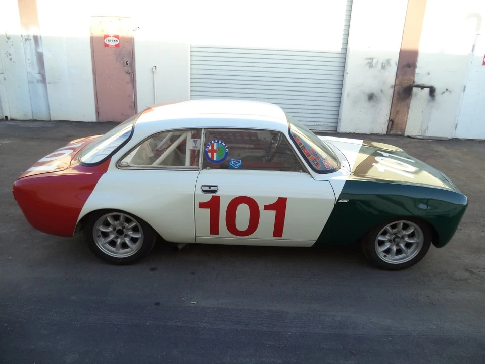 1974 Alfa Romeo 2000 GT Veloce - Image 12 of 31