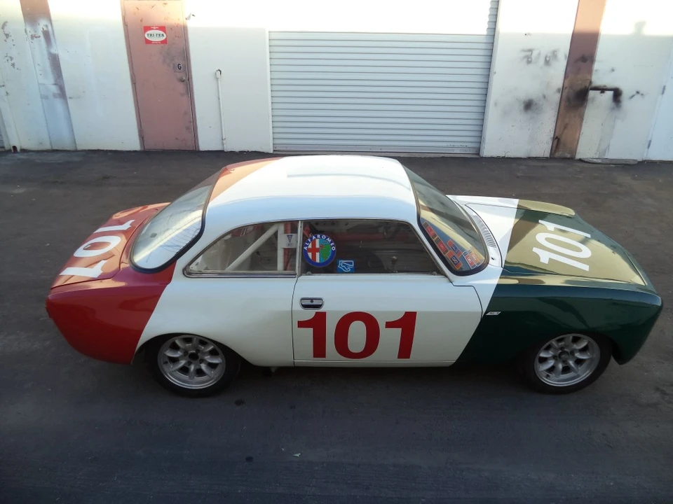 1974 Alfa Romeo 2000 GT Veloce - Image 13 of 31