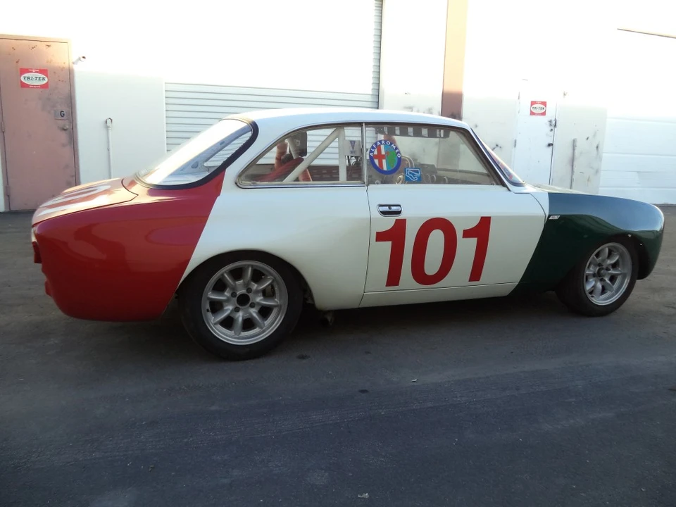 1974 Alfa Romeo 2000 GT Veloce - Image 14 of 31
