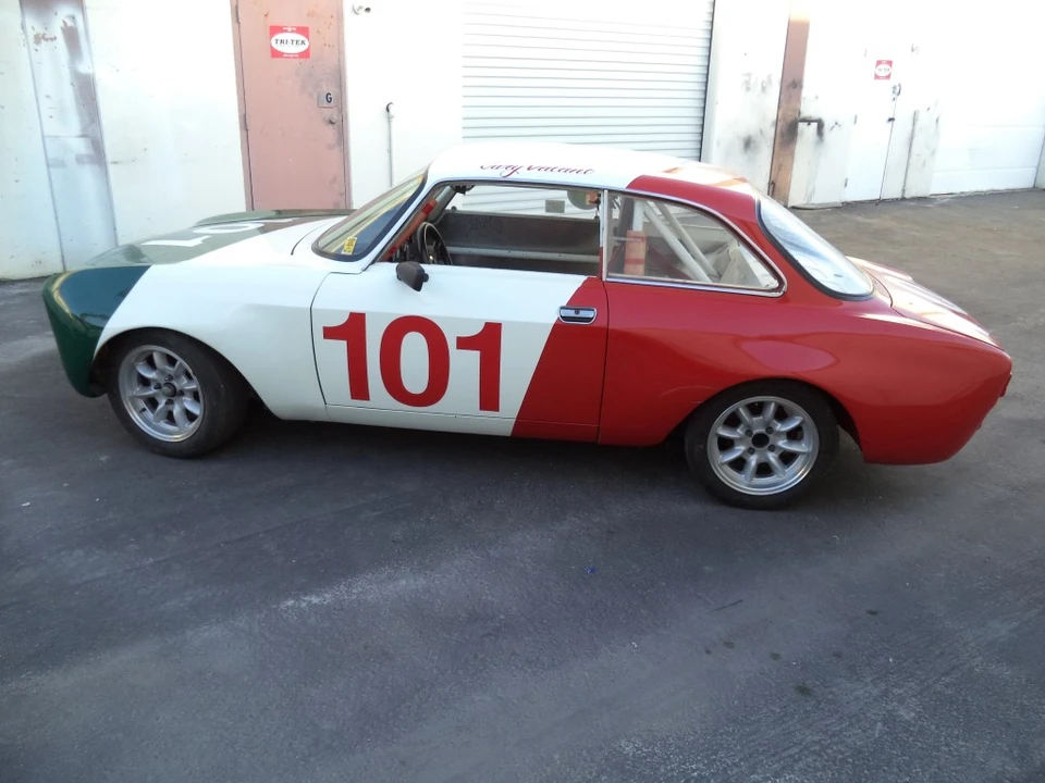 1974 Alfa Romeo 2000 GT Veloce - Image 16 of 31