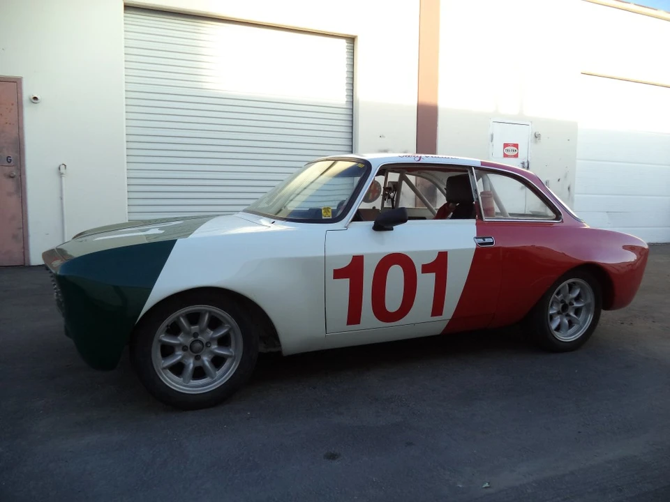 1974 Alfa Romeo 2000 GT Veloce - Image 18 of 31
