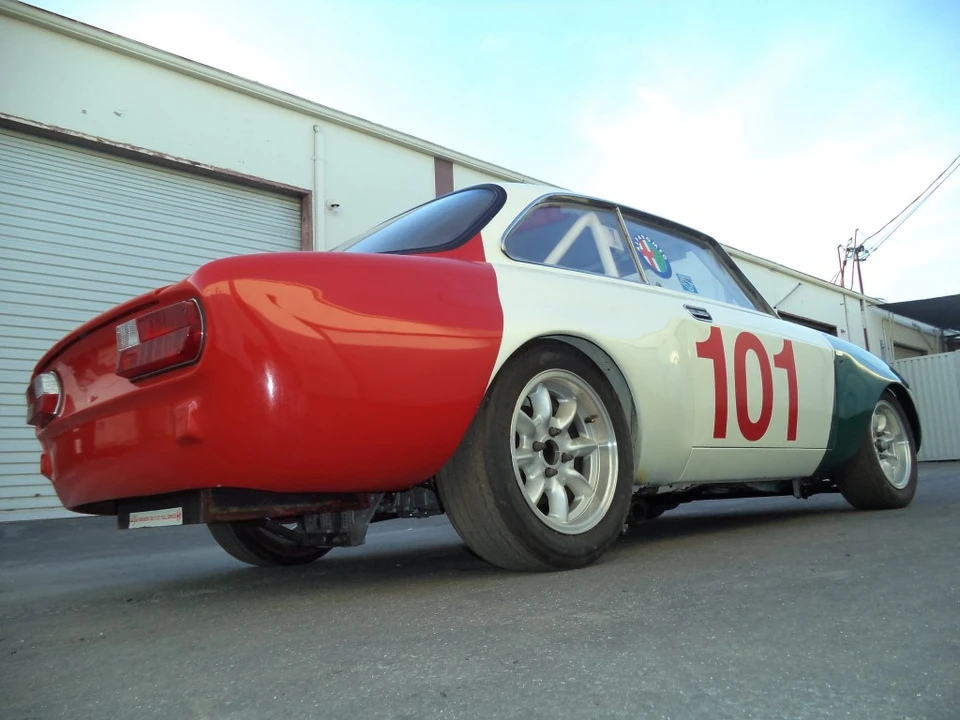 1974 Alfa Romeo 2000 GT Veloce - Image 20 of 31