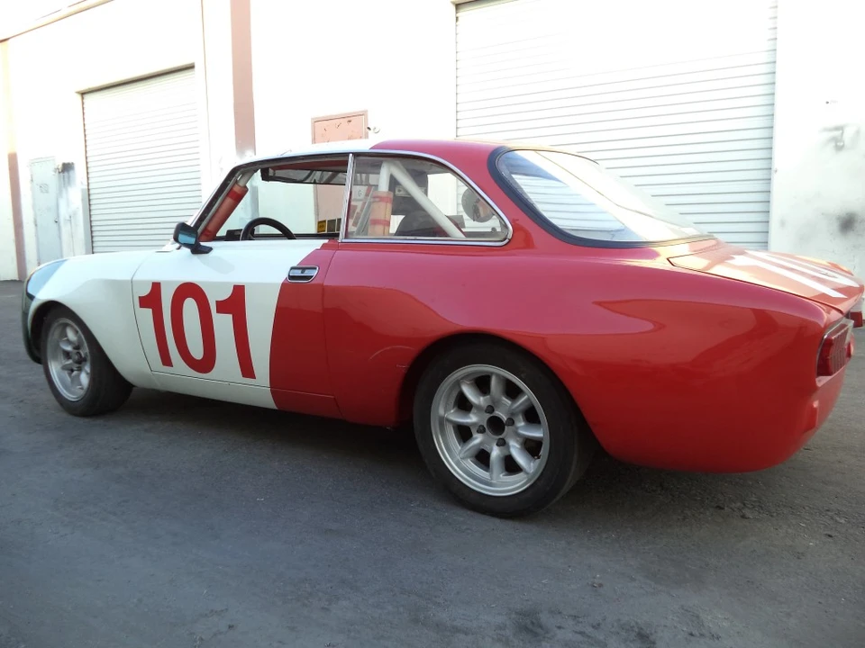 1974 Alfa Romeo 2000 GT Veloce - Image 22 of 31