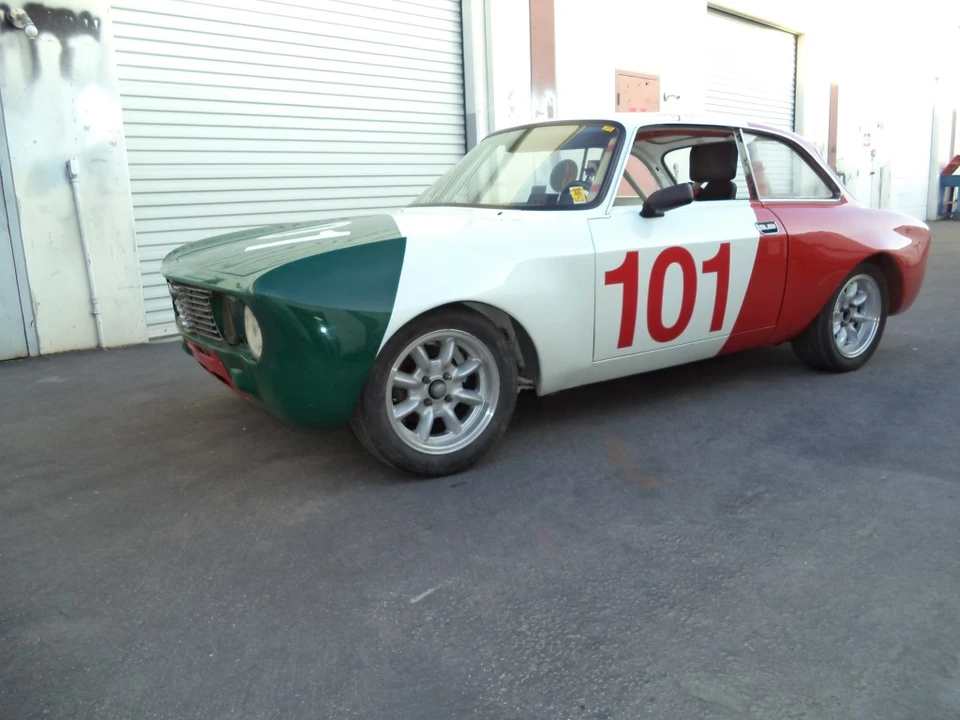 1974 Alfa Romeo 2000 GT Veloce - Image 24 of 31
