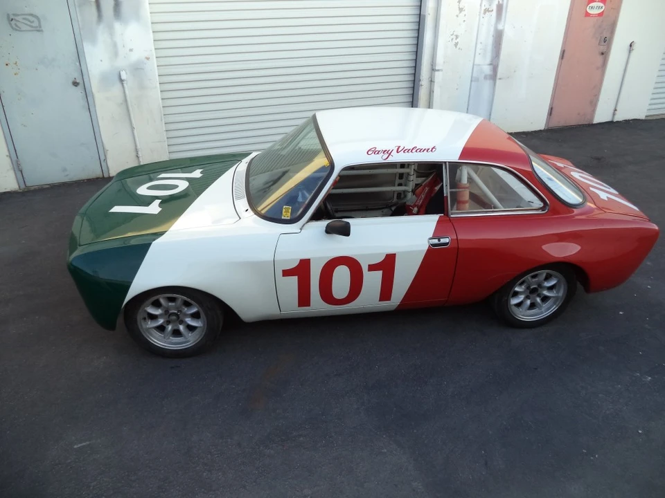 1974 Alfa Romeo 2000 GT Veloce - Image 29 of 31