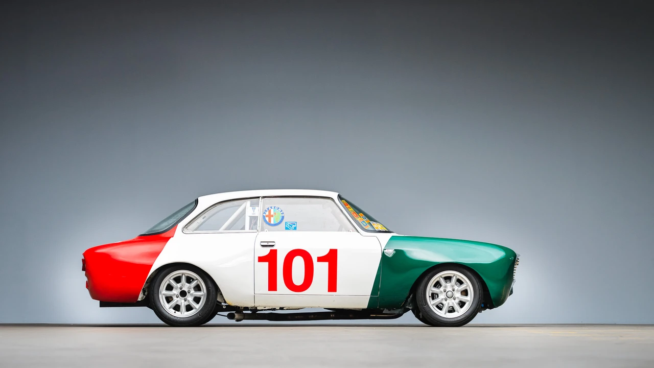 1974 Alfa Romeo 2000 GT Veloce - Image 13 of 31