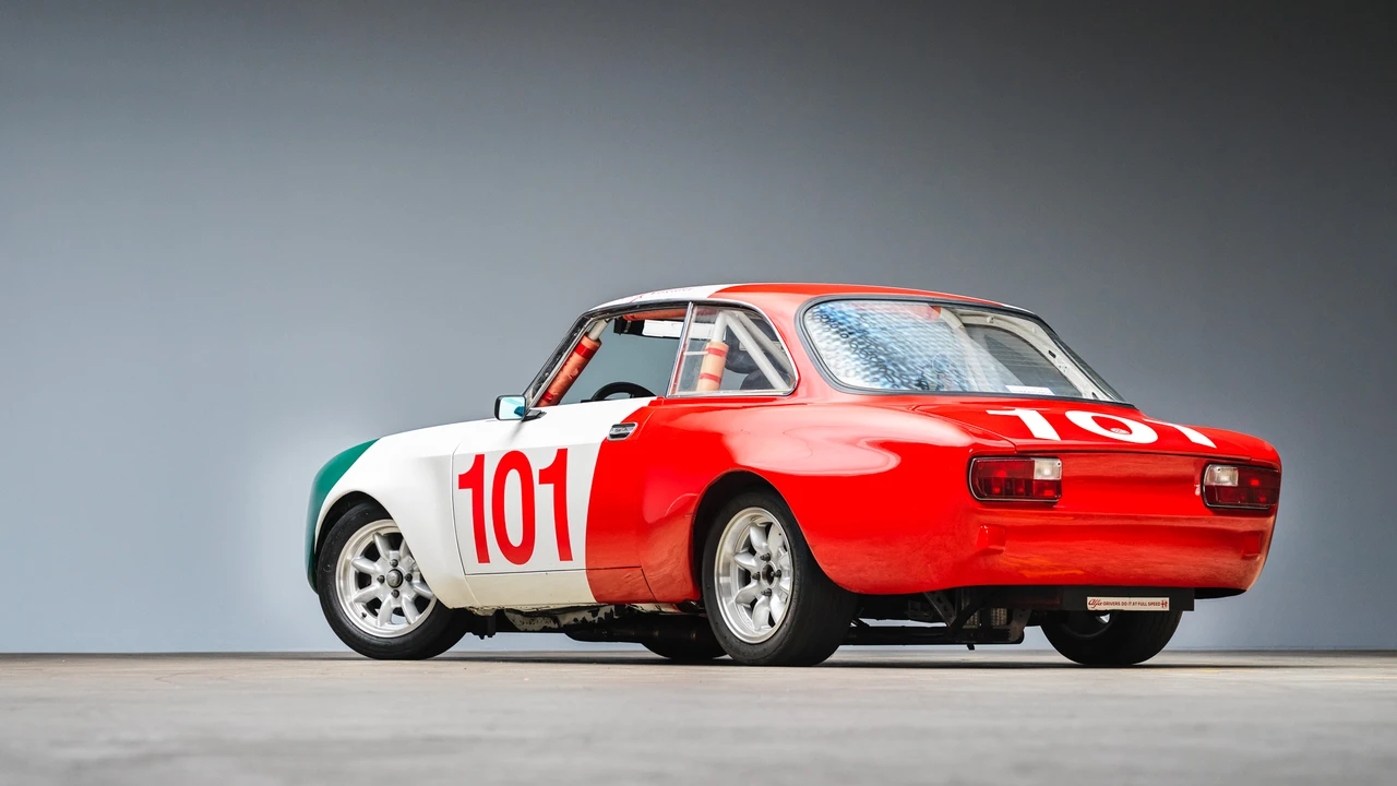 1974 Alfa Romeo 2000 GT Veloce - Image 21 of 31