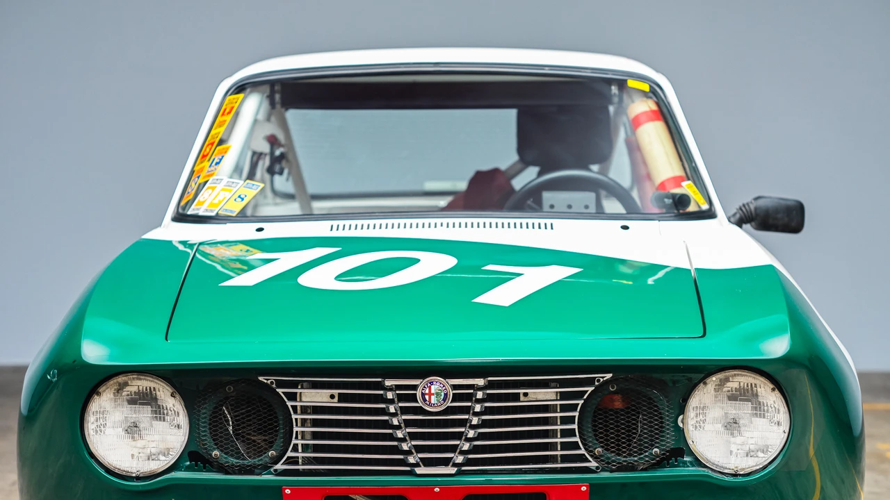 1974 Alfa Romeo 2000 GT Veloce - Image 28 of 31