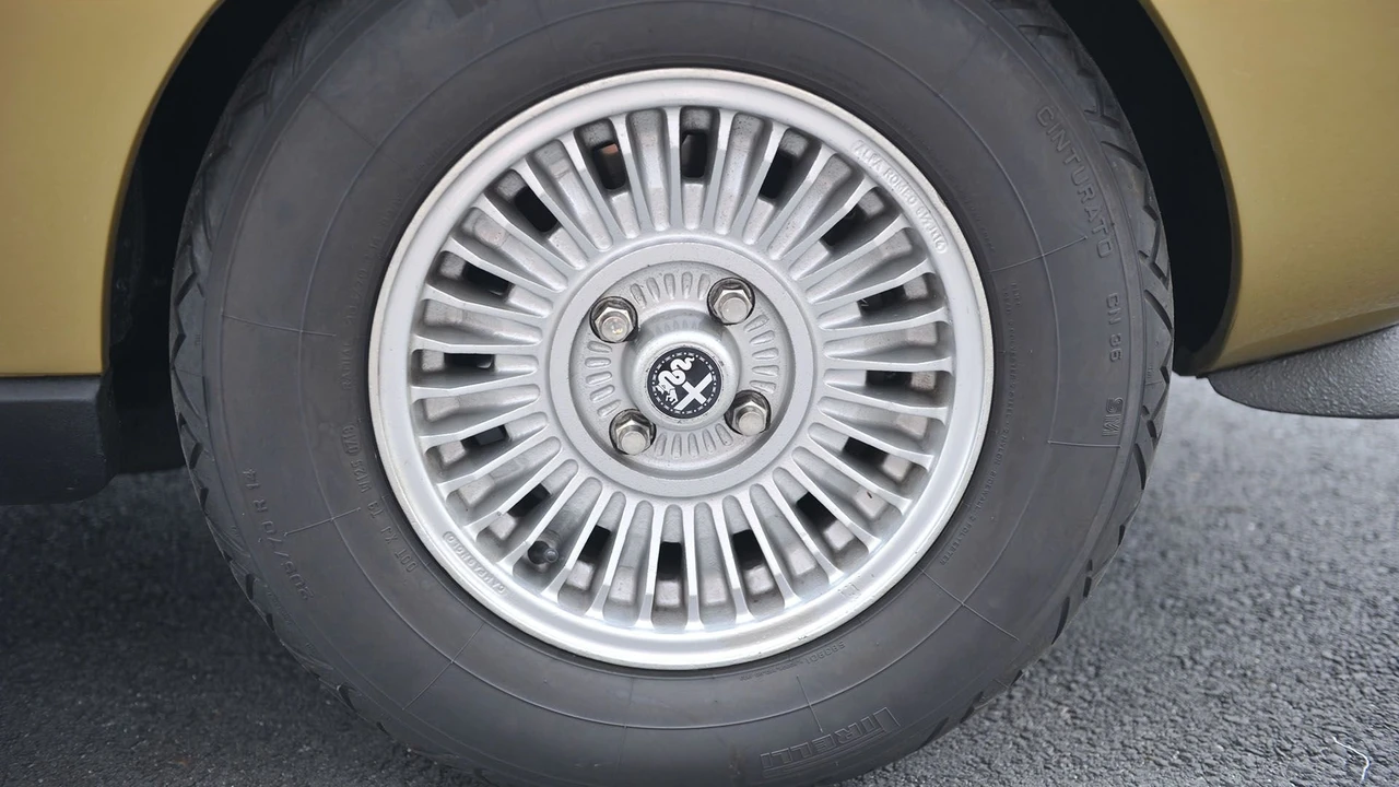 1974 Alfa Romeo Montreal - Image 27 of 31