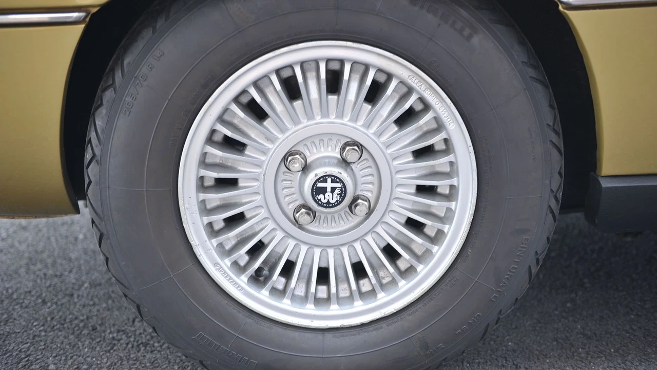1974 Alfa Romeo Montreal - Image 28 of 31
