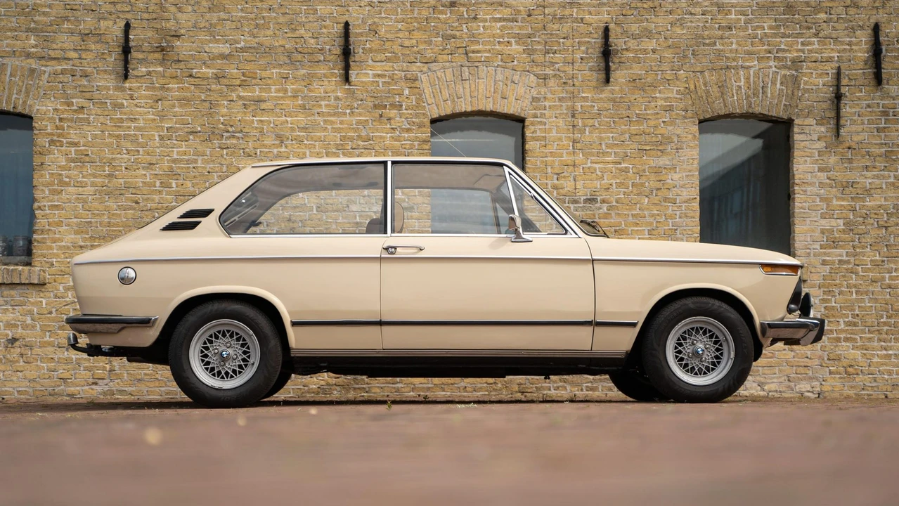 1974 BMW 2002 - Image 14 of 31
