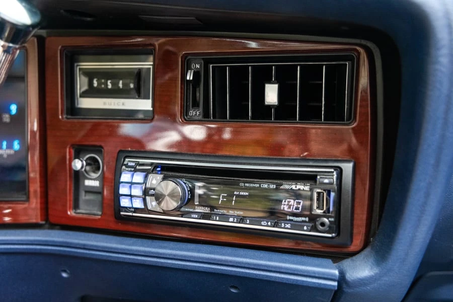 1974 Buick LeSabre - Image 24 of 31